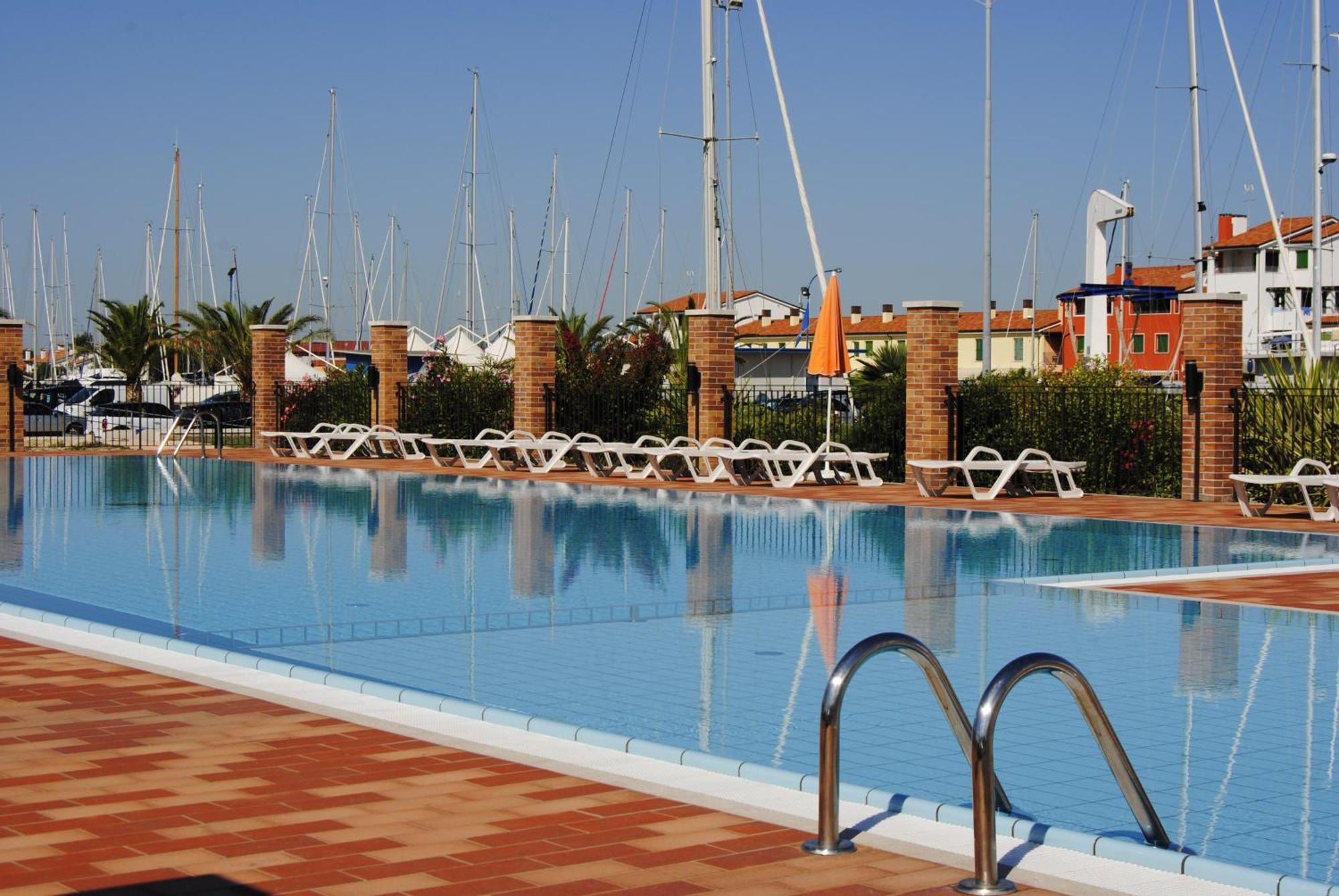 Residence Maestrale Caorle Esterno foto
