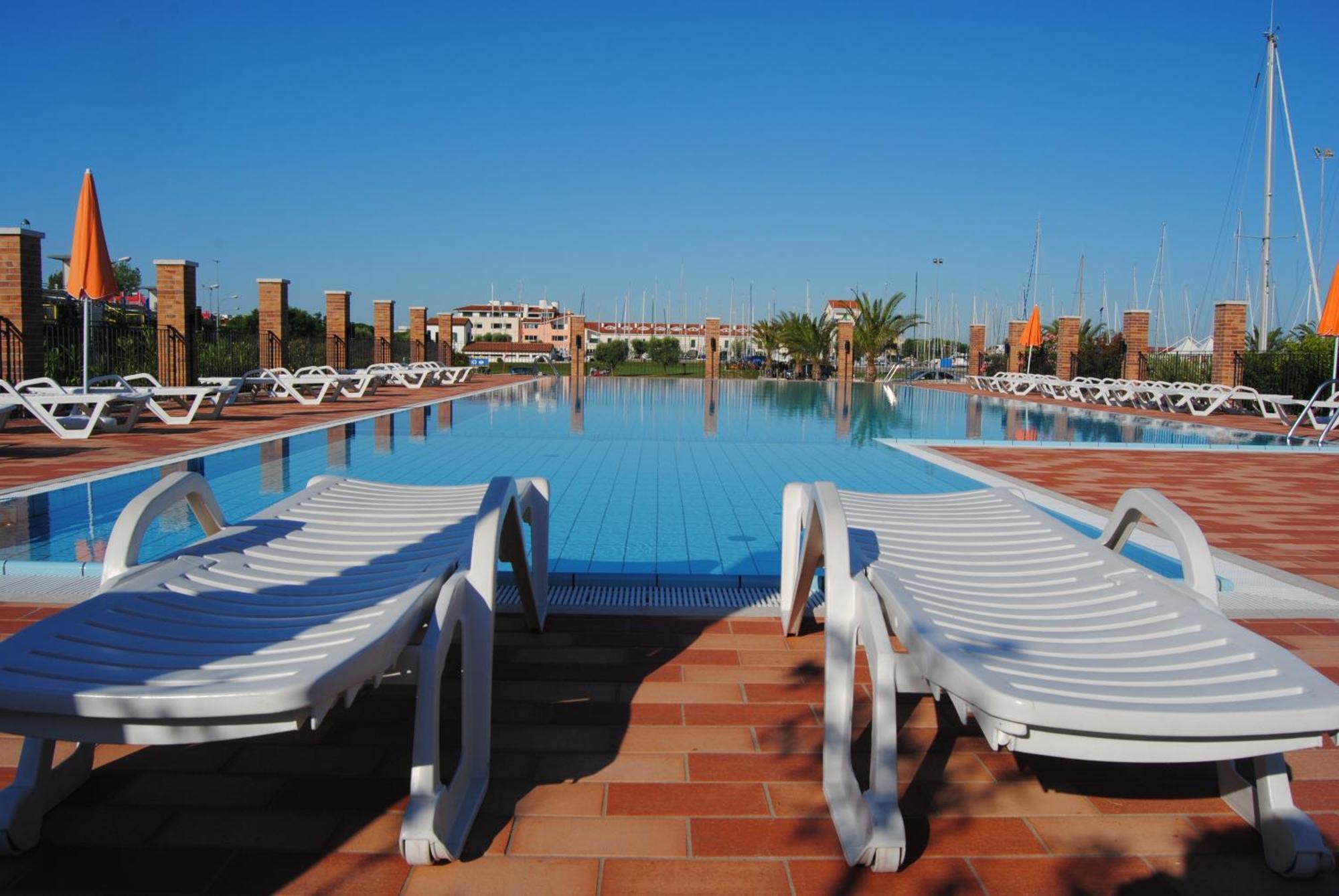 Residence Maestrale Caorle Esterno foto